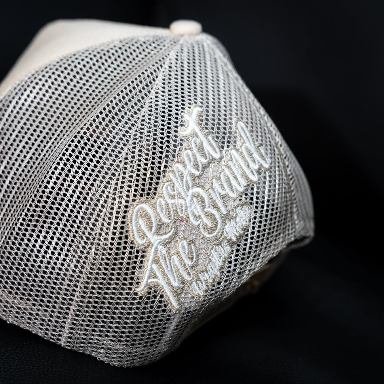 Wraptors Mafia Beige & White Trucker